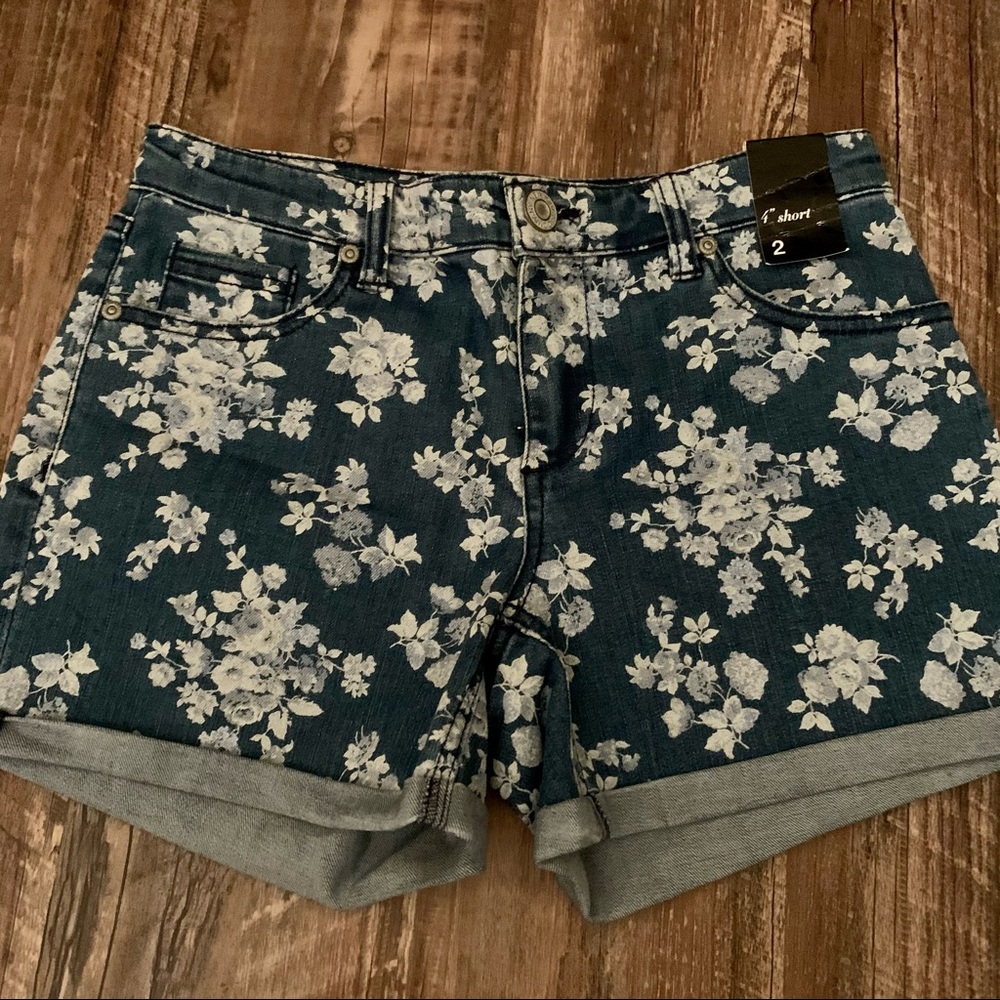 NY&C New Floral Denim Shorts (size 2)